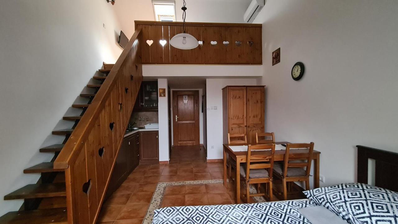 Gyulai Fuerdoe Apartman Exterior foto