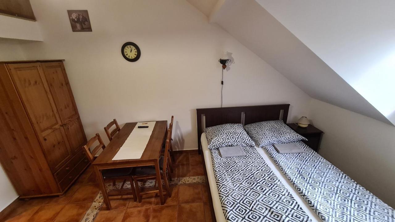 Gyulai Fuerdoe Apartman Exterior foto