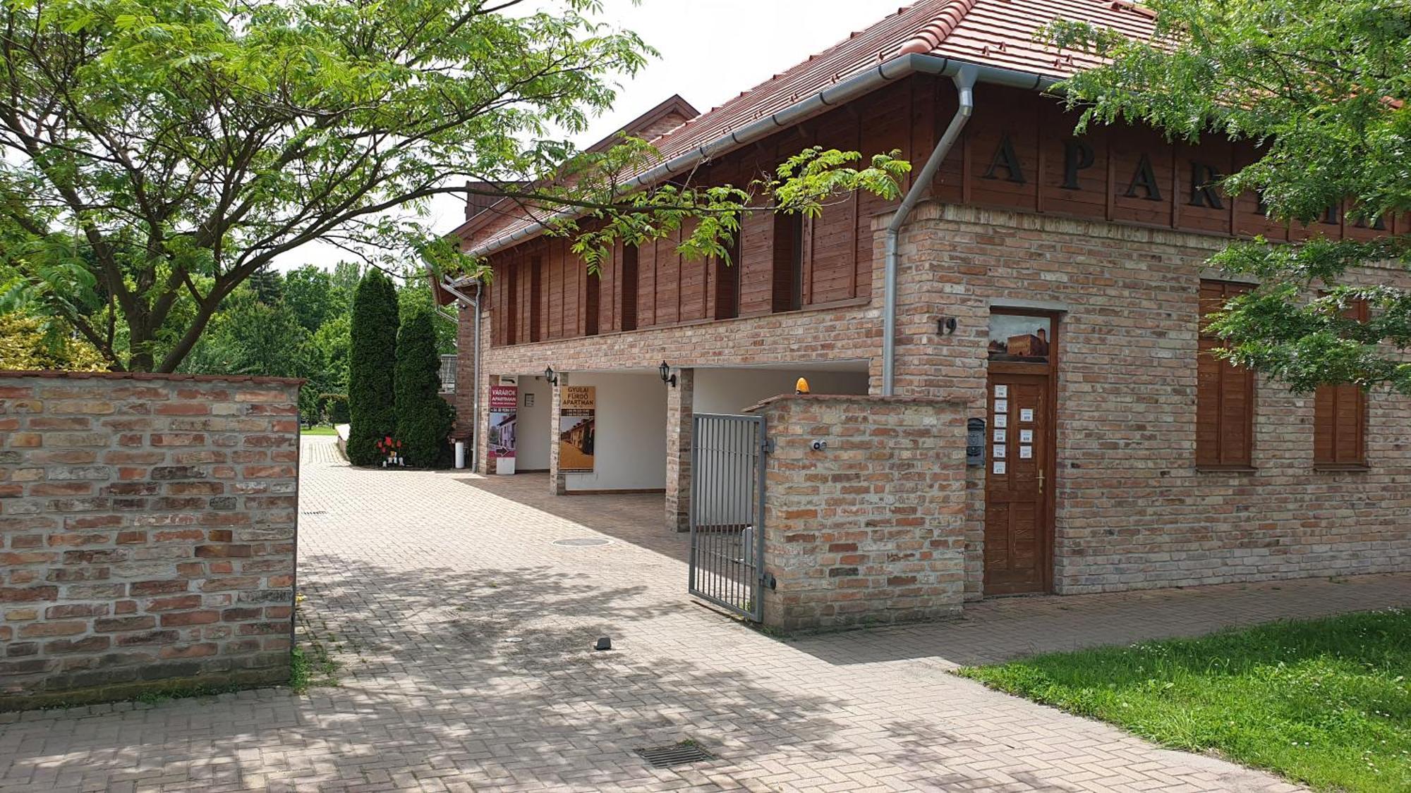 Gyulai Fuerdoe Apartman Exterior foto