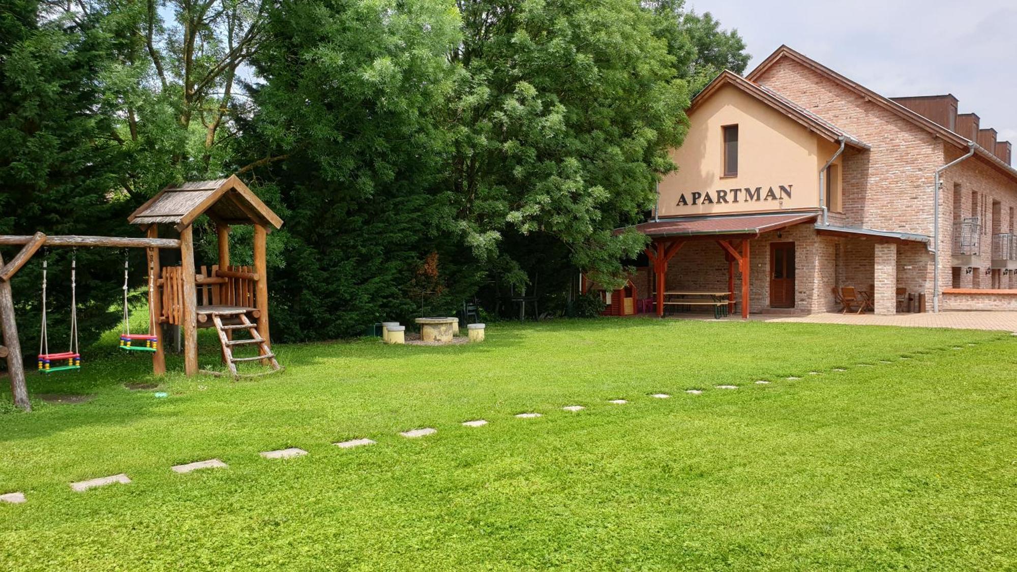 Gyulai Fuerdoe Apartman Exterior foto