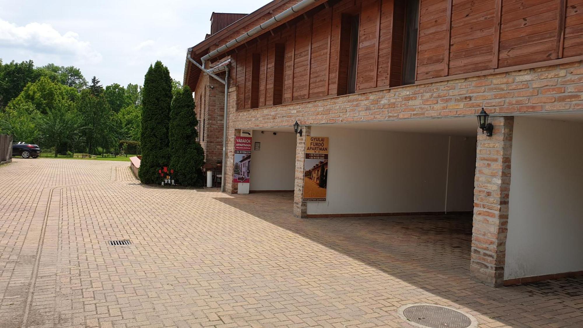Gyulai Fuerdoe Apartman Exterior foto