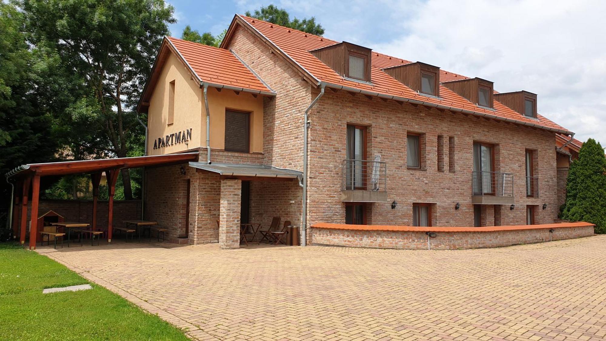 Gyulai Fuerdoe Apartman Exterior foto