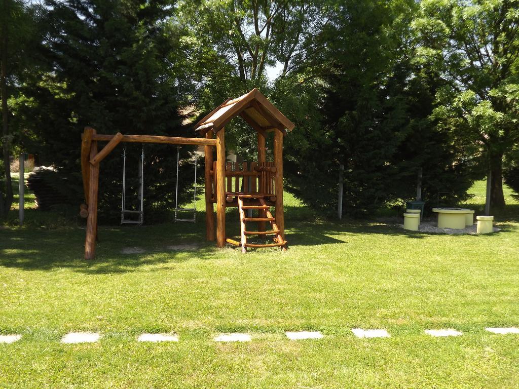 Gyulai Fuerdoe Apartman Cameră foto