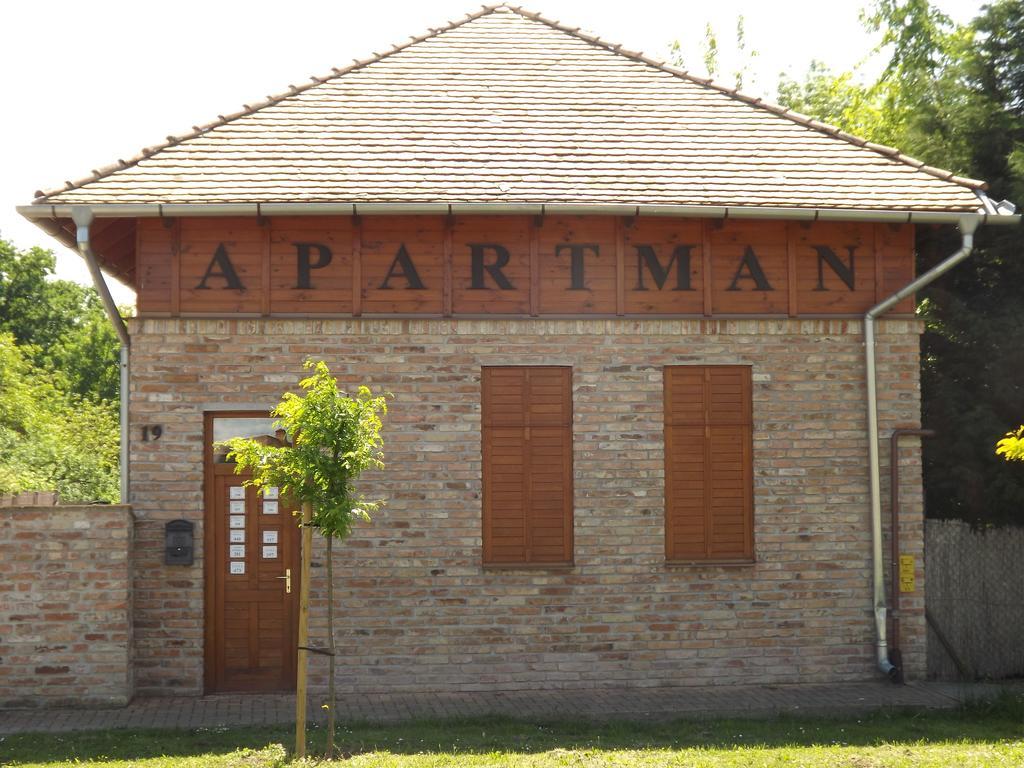 Gyulai Fuerdoe Apartman Cameră foto