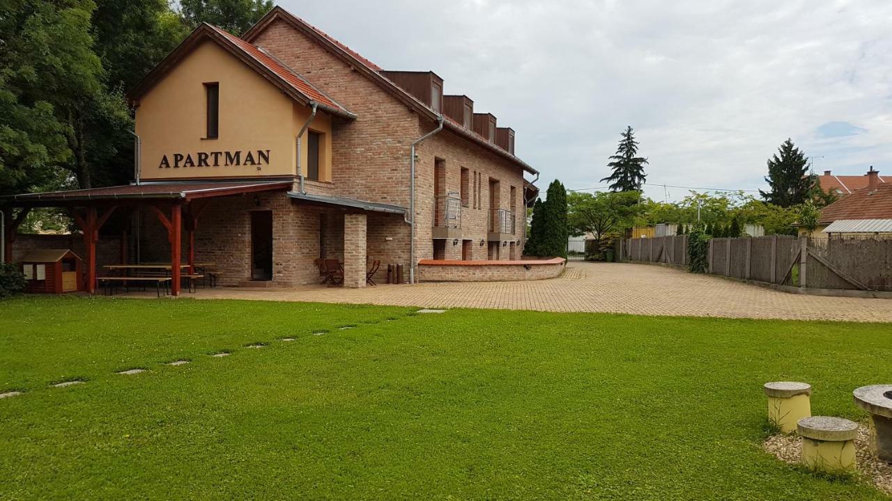 Gyulai Fuerdoe Apartman Exterior foto