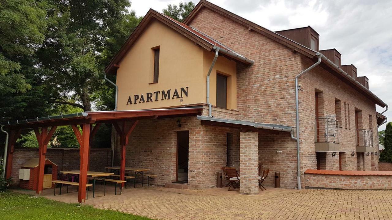 Gyulai Fuerdoe Apartman Exterior foto