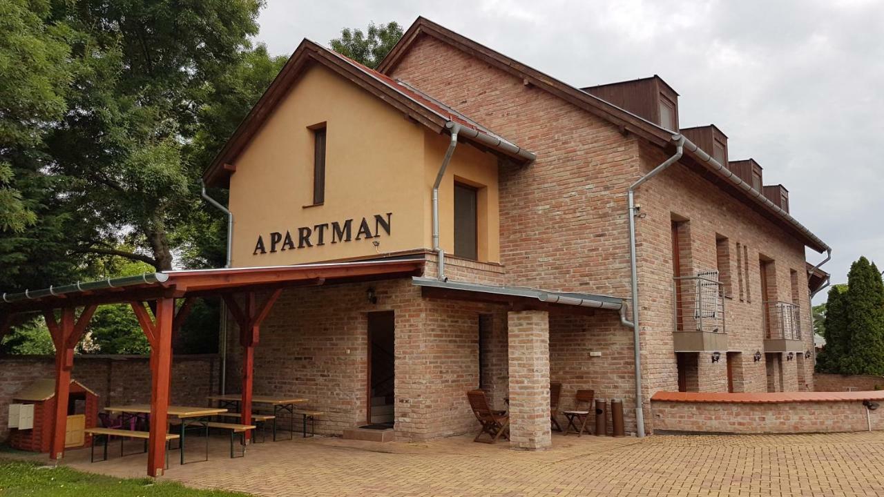 Gyulai Fuerdoe Apartman Exterior foto
