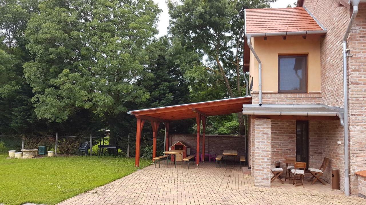 Gyulai Fuerdoe Apartman Exterior foto