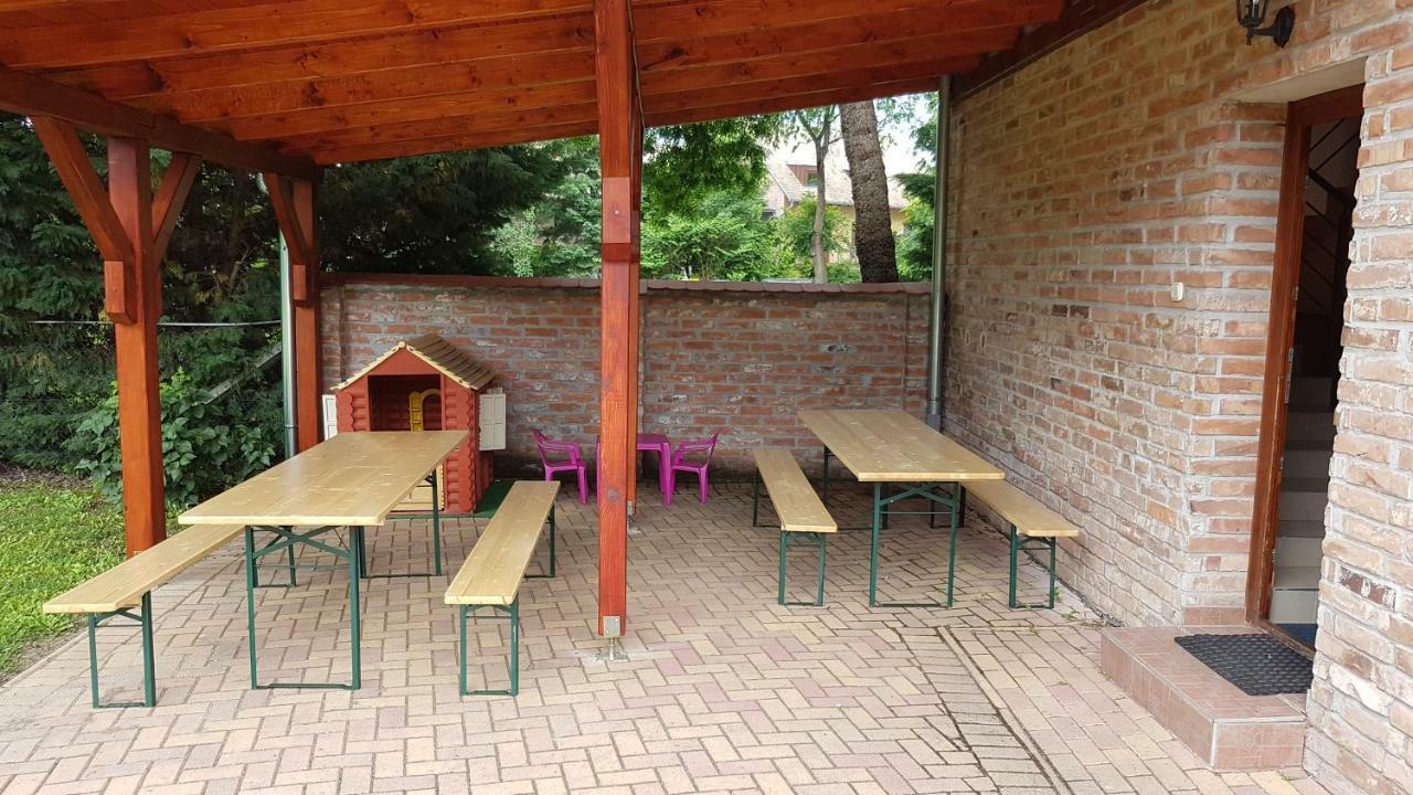 Gyulai Fuerdoe Apartman Exterior foto